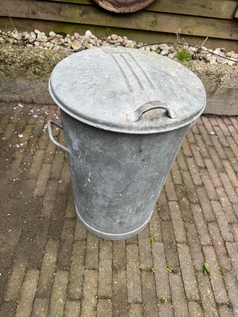 Oude zinken prullenbak, Huis en Inrichting, Woonaccessoires | Prullenbakken, 40 liter of meer, Ophalen, Zo goed als nieuw, 50 tot 75 cm