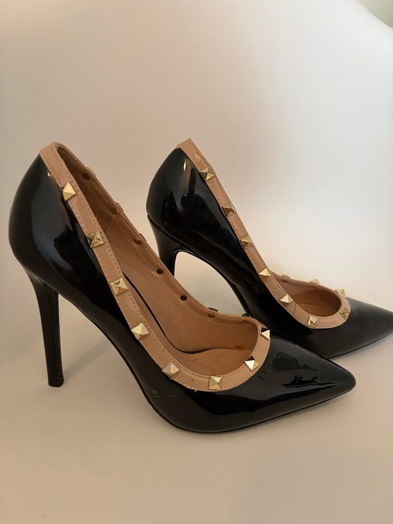 Zwarte lakleren pumps met studs-39, Ophalen of Verzenden, Gedragen, Zwart