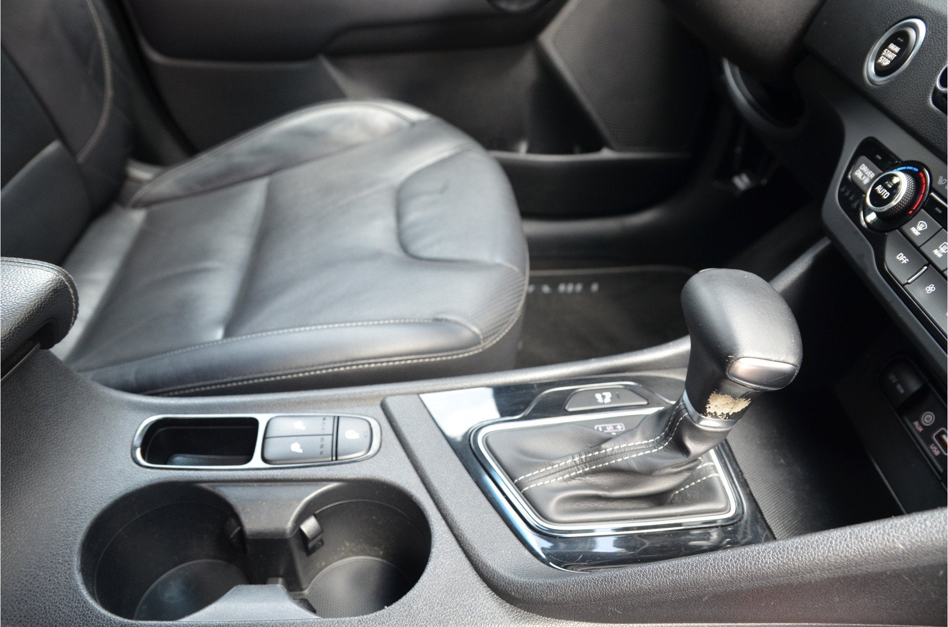 Kia Niro 1.6 GDi Hybrid ExecutiveLine Grote beurt met 4nw ba, 12 maanden, Gebruikt, Wit, 26 km/l