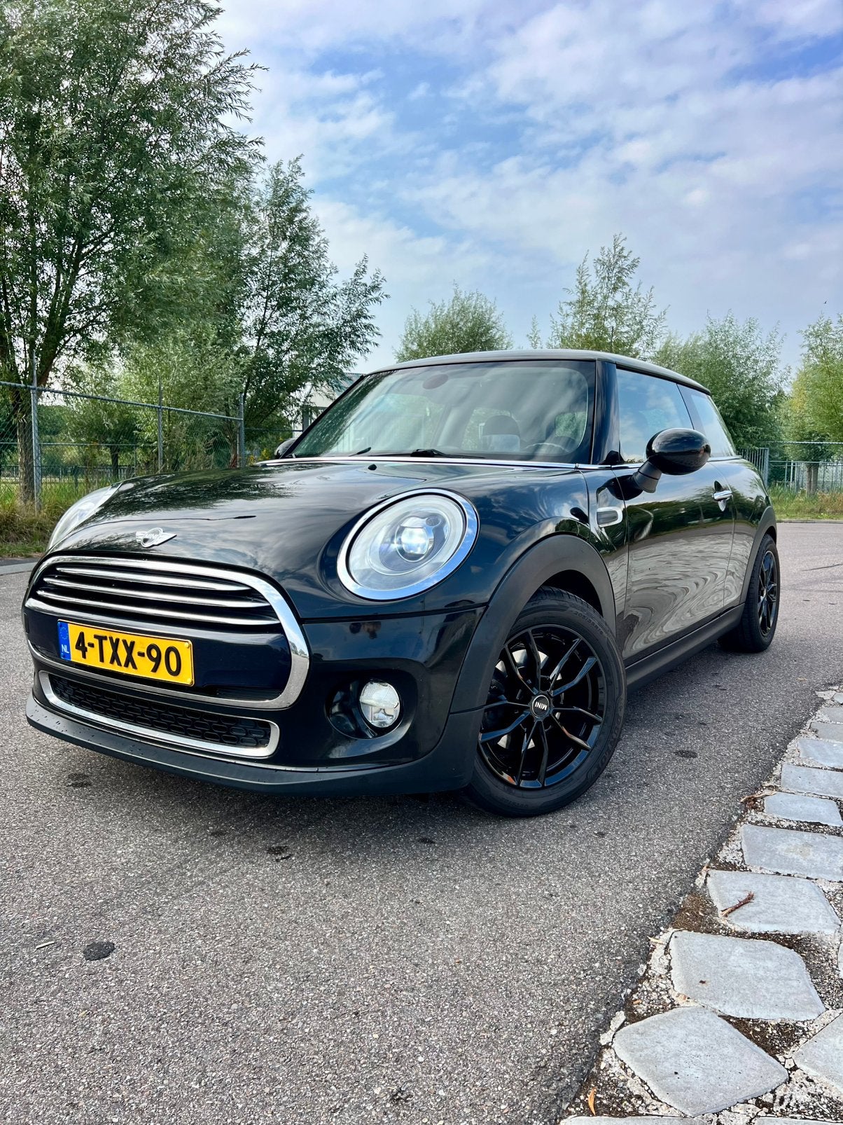 Mini 1.5 Cooper AUT APK Beurt NL-Auto Rijklaar Zwart Turbo, Euro 6, Automatische klimaatregeling, 4 stoelen, Origineel Nederlands