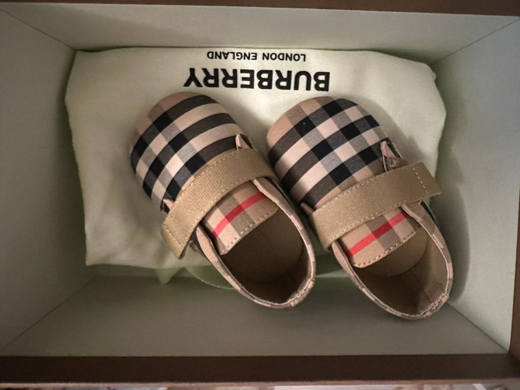 Originele burberry meisjes schoentjes nieuw maat 17, Ophalen of Verzenden, Nieuw, Meisje, Schoentjes