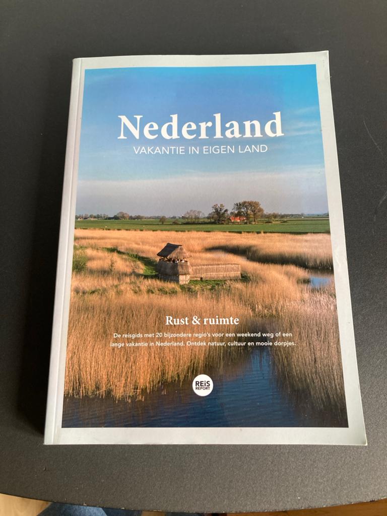 Nederland Vakantie in Eigen Land Reisgids Rust & Ruimte, Overige merken, Ophalen of Verzenden, Zo goed als nieuw, Reisgids of -boek
