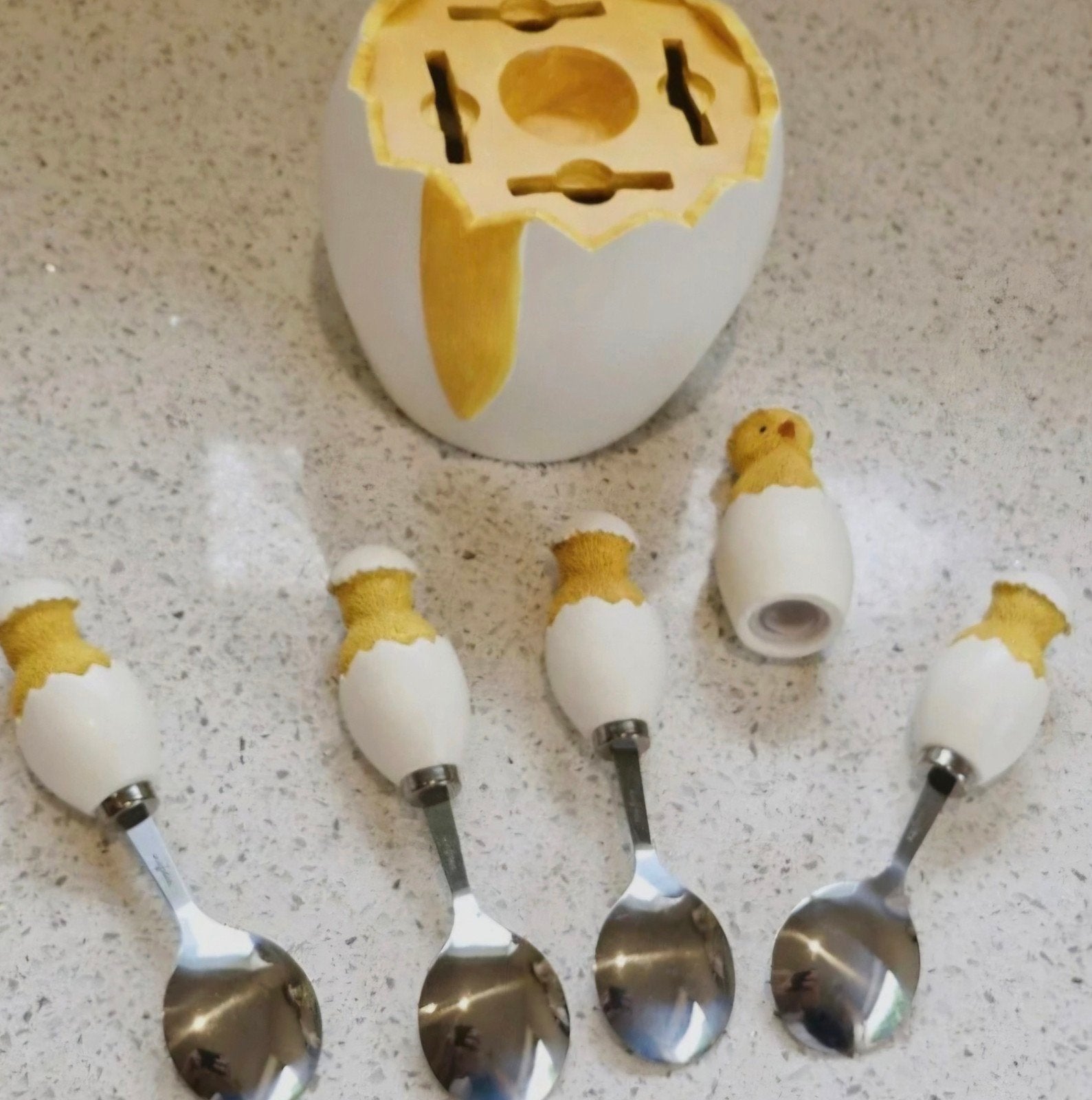 Vintage Leuke eilepels met kuikentjes in eierschaal & houder, Huis en Inrichting, Keuken | Bestek, Bestekset, Ophalen of Verzenden