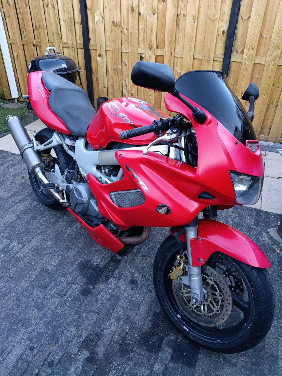 Honda firestorm, Motoren, Particulier