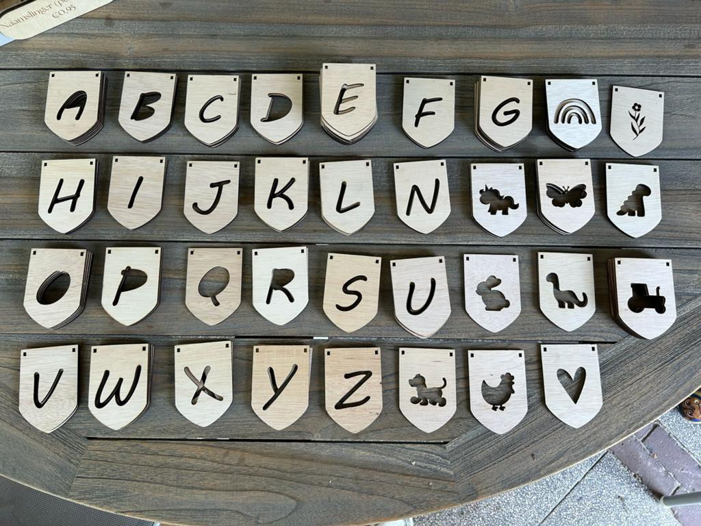 Grote partij letter vaantjes / naamslinger / houten letters, Ophalen of Verzenden, Nieuw, Wanddecoratie