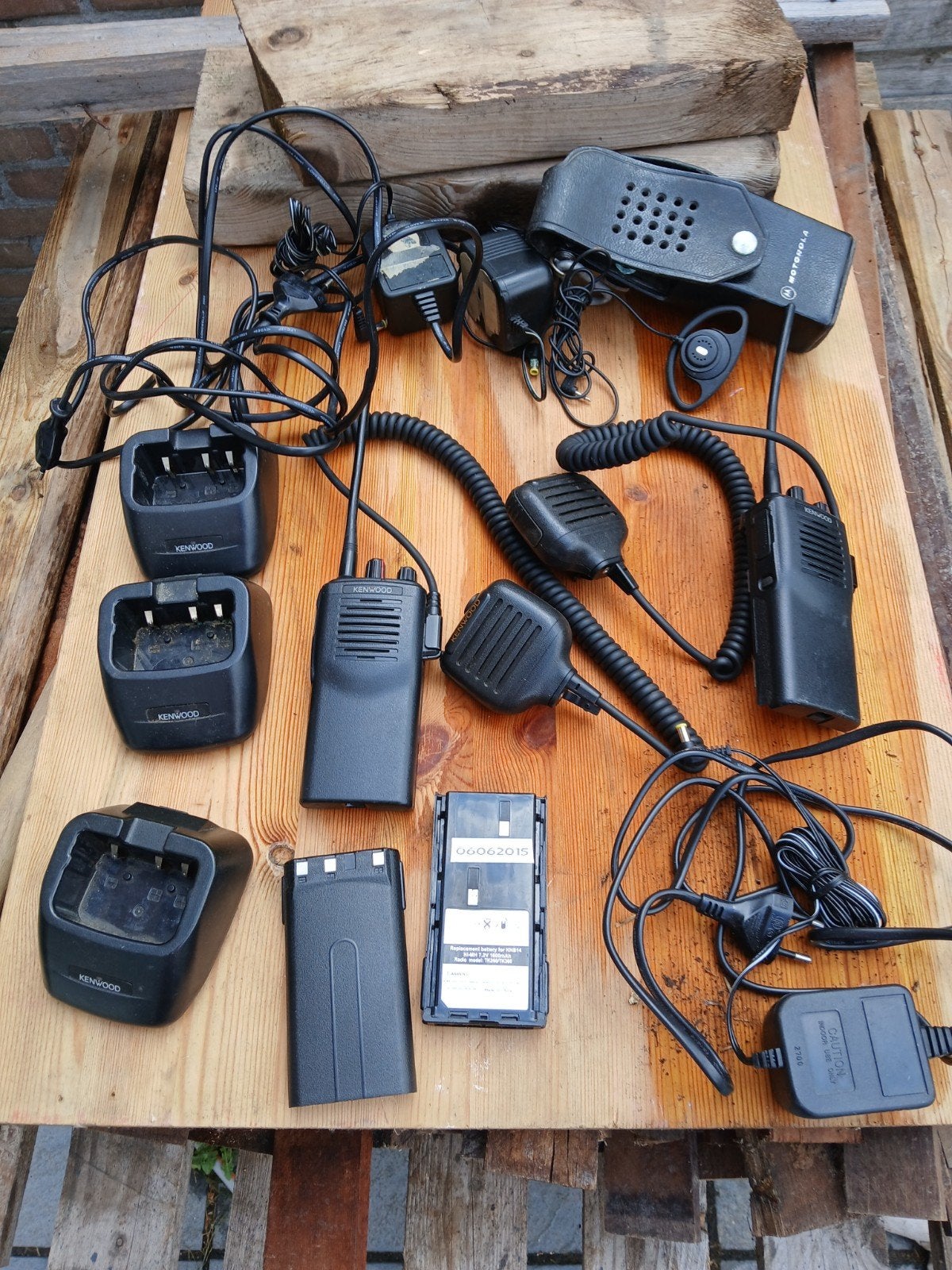 2 Kenwood portofoons met laders en accessoires, Telecommunicatie, Portofoons en Walkie-talkies, Ophalen of Verzenden, Gebruikt