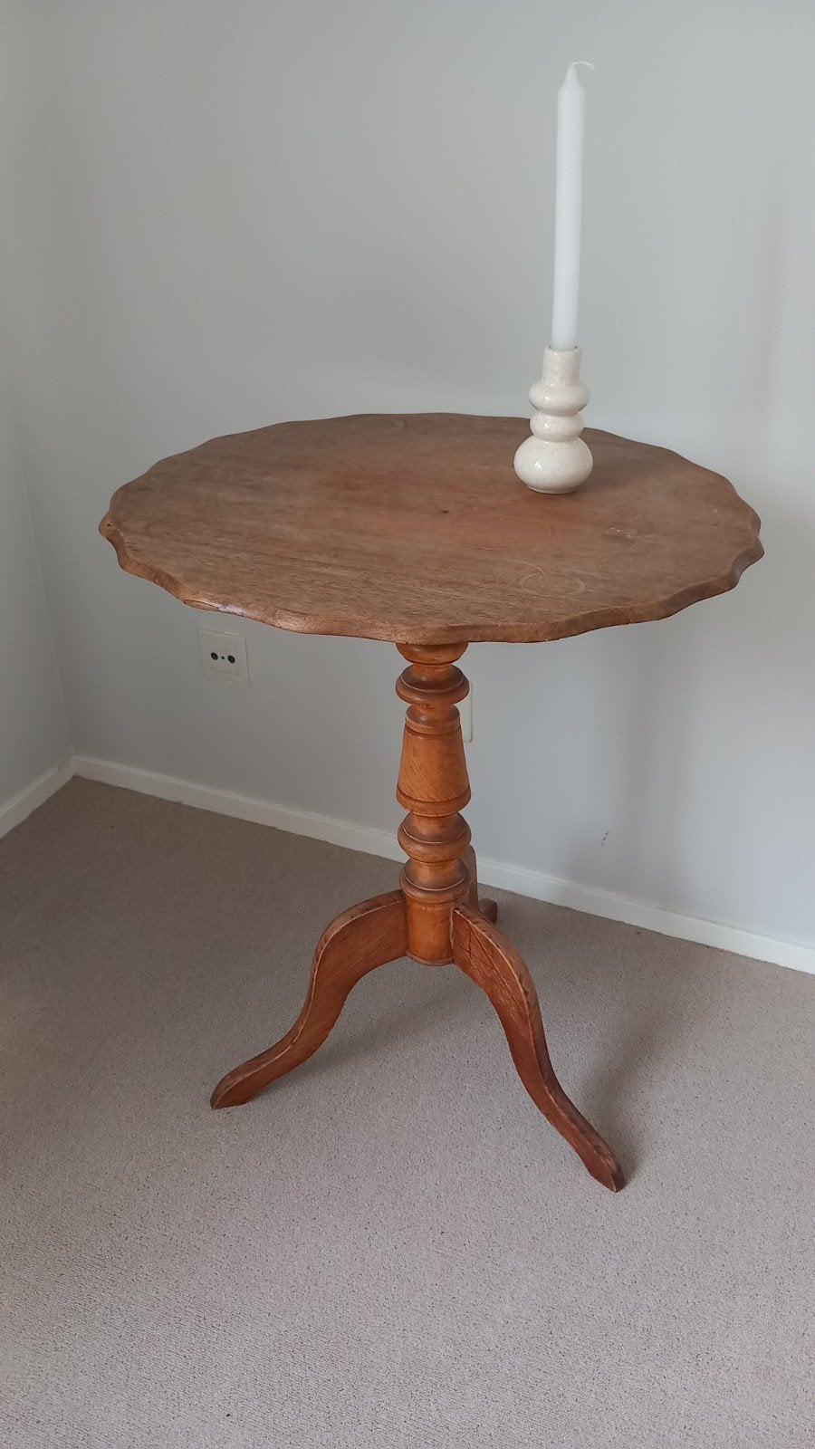 Charmante ronde bijzettafel - 61cm blad, 74cm hoog, Antiek en Kunst, Ophalen