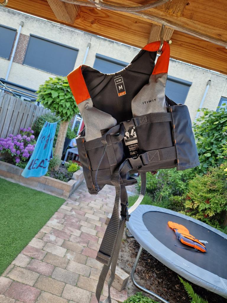 Te koop 2 reddings vesten, Ophalen, Kind, Reddingsvest of Zwemvest