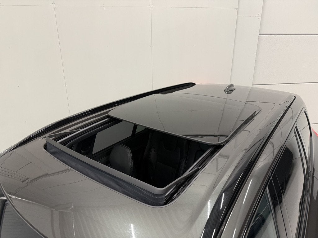 Volvo XC90 T8 Recharge AWD R-Design PANO/LUCHTVERING/B&W/SOH, Auto's, Gebruikt, Zwart, 4 cilinders, 7 stoelen