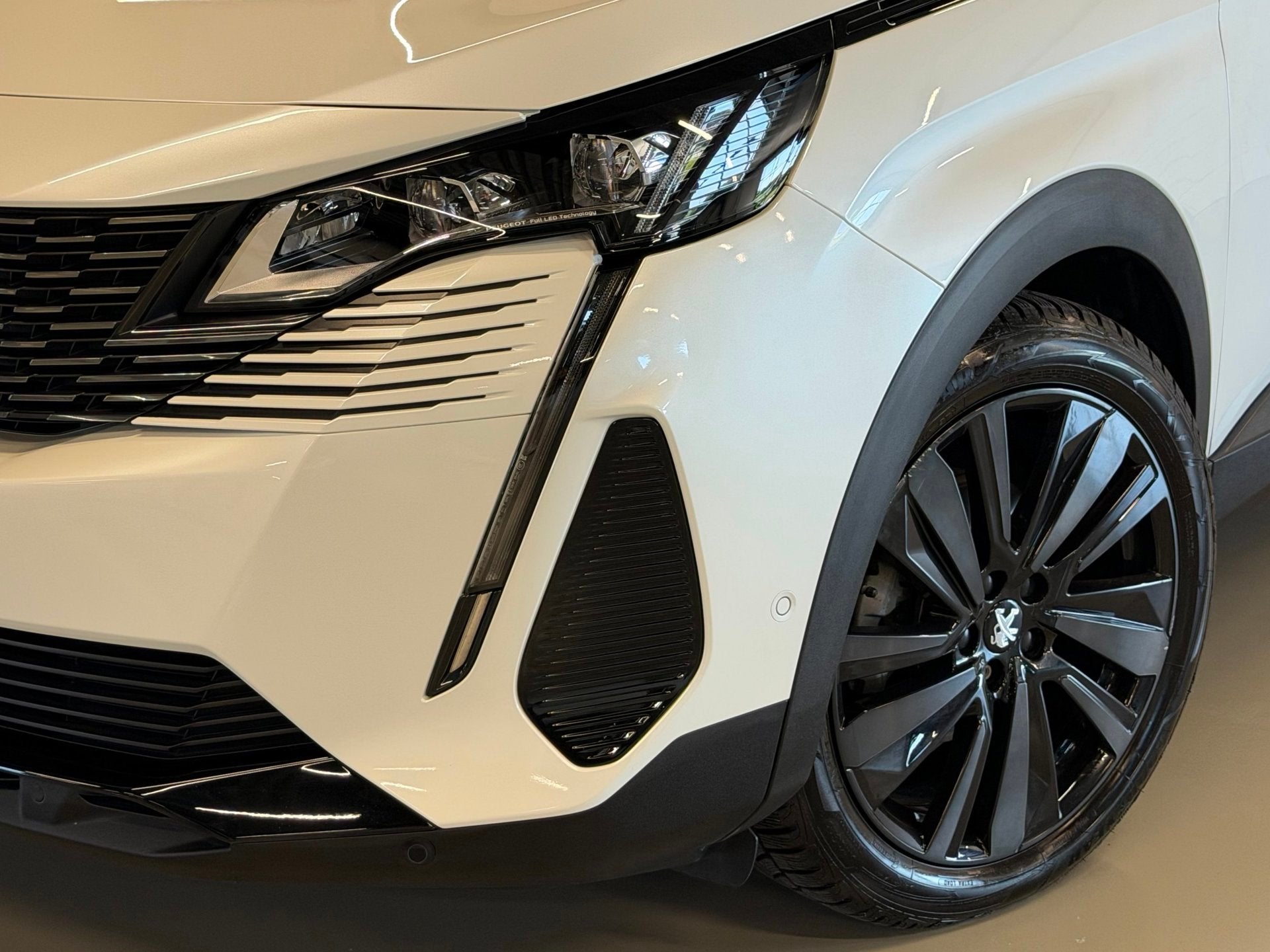 Peugeot 3008 1.2 PureTech GT Black Pack | PANO | TREKHAAK |, Dealer onderhouden, Adaptive Cruise Control, Gebruikt, 1199 cc