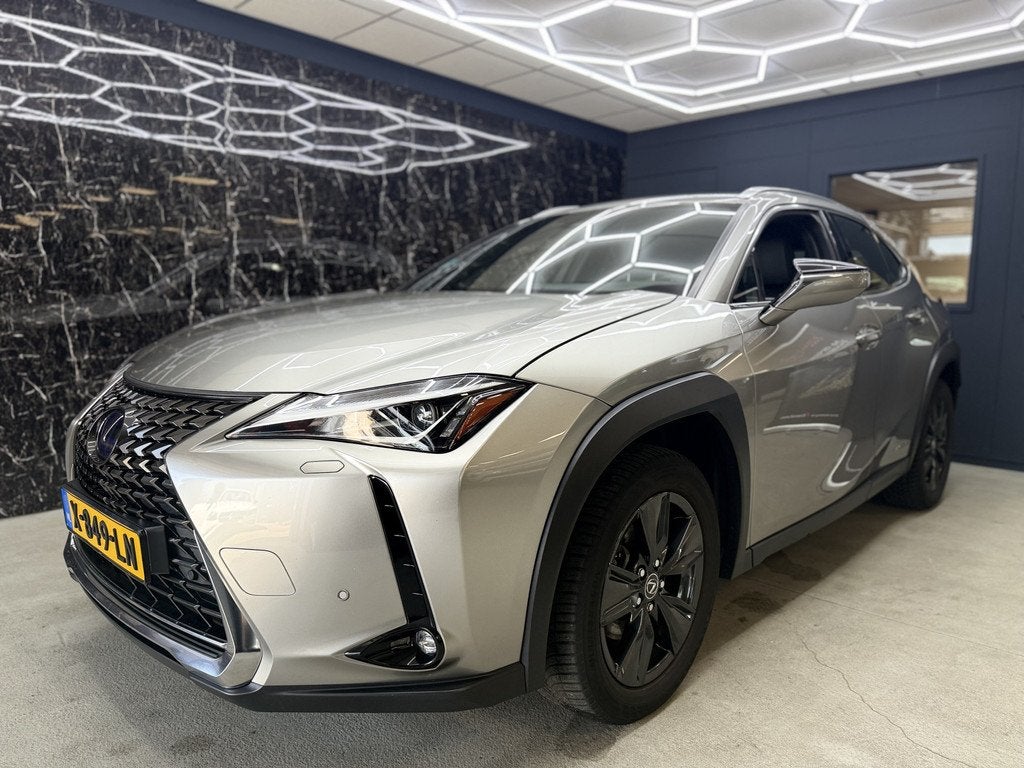 Lexus UX 250h Luxury Line (bj 2022, automaat), Gebruikt, 4 cilinders, Leder, Bedrijf