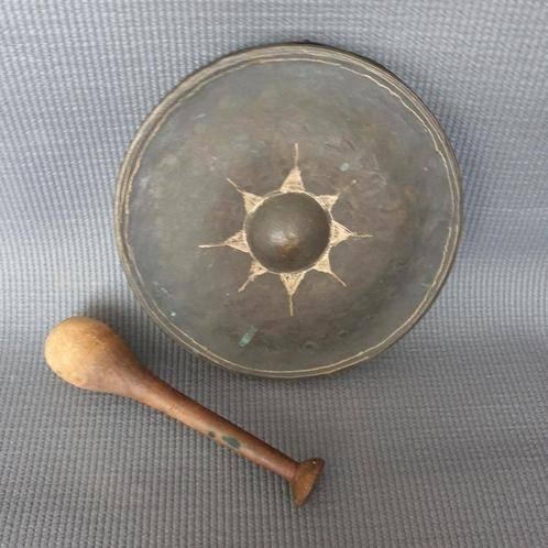 Antieke bronzen Gong met vergulde figuren uit Myanmar, Antiek en Kunst, Antiek | Koper en Brons, Ophalen of Verzenden, Brons