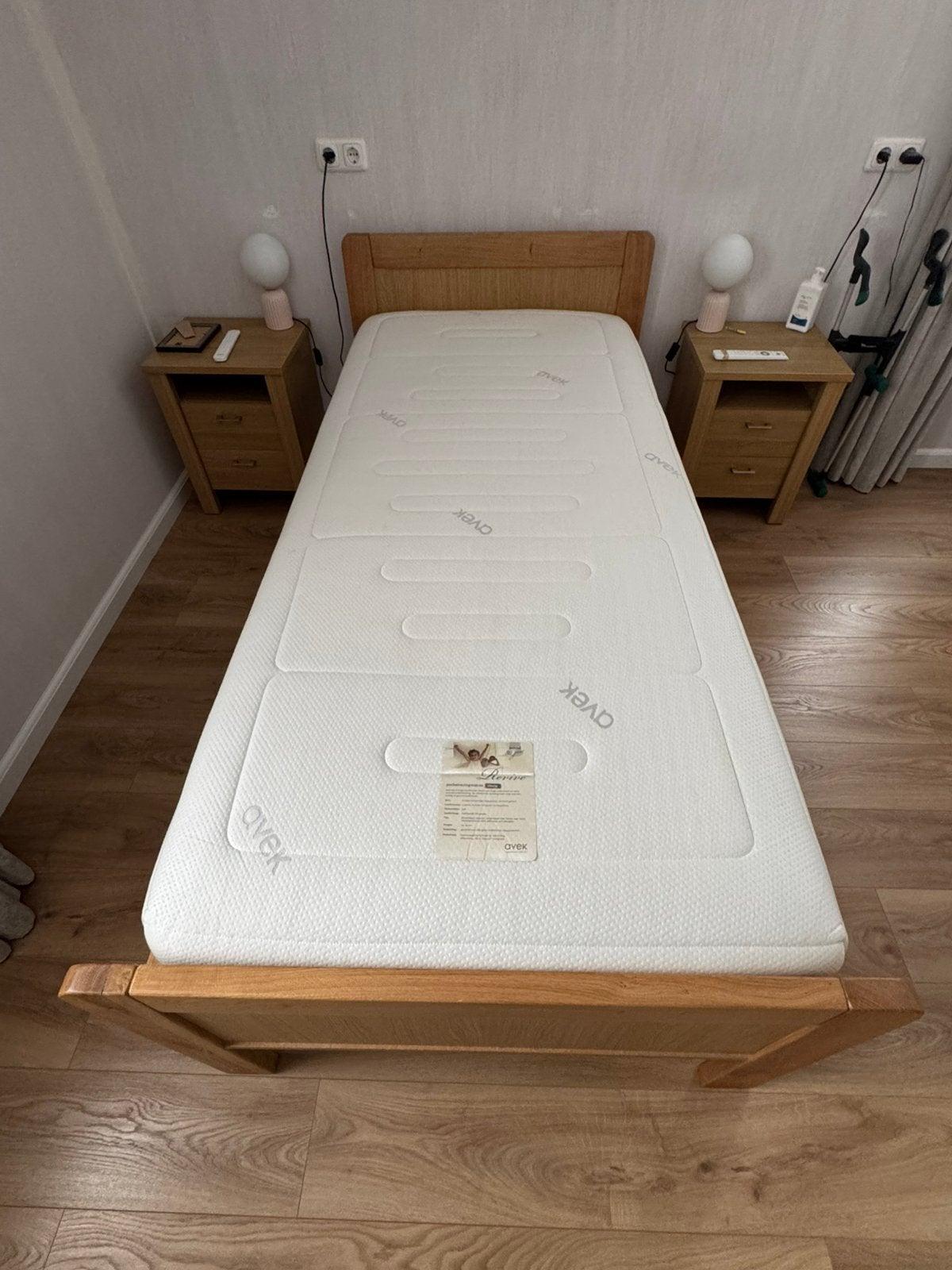 Zeer nette seniorenbed, 1 jaar oud zonder nachtkastjes!!, Ophalen, 90 cm, Eenpersoons, Bruin