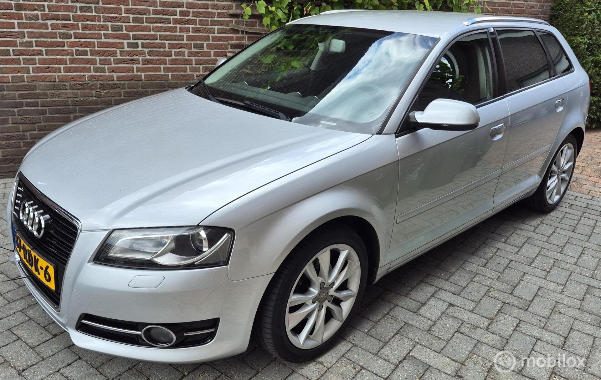 Audi A3 Sportback 1.2 TFSI Attraction Trekhaak/APK 23-6-27!, Auto's, Voorwielaandrijving, Euro 5, Gebruikt, 4 cilinders
