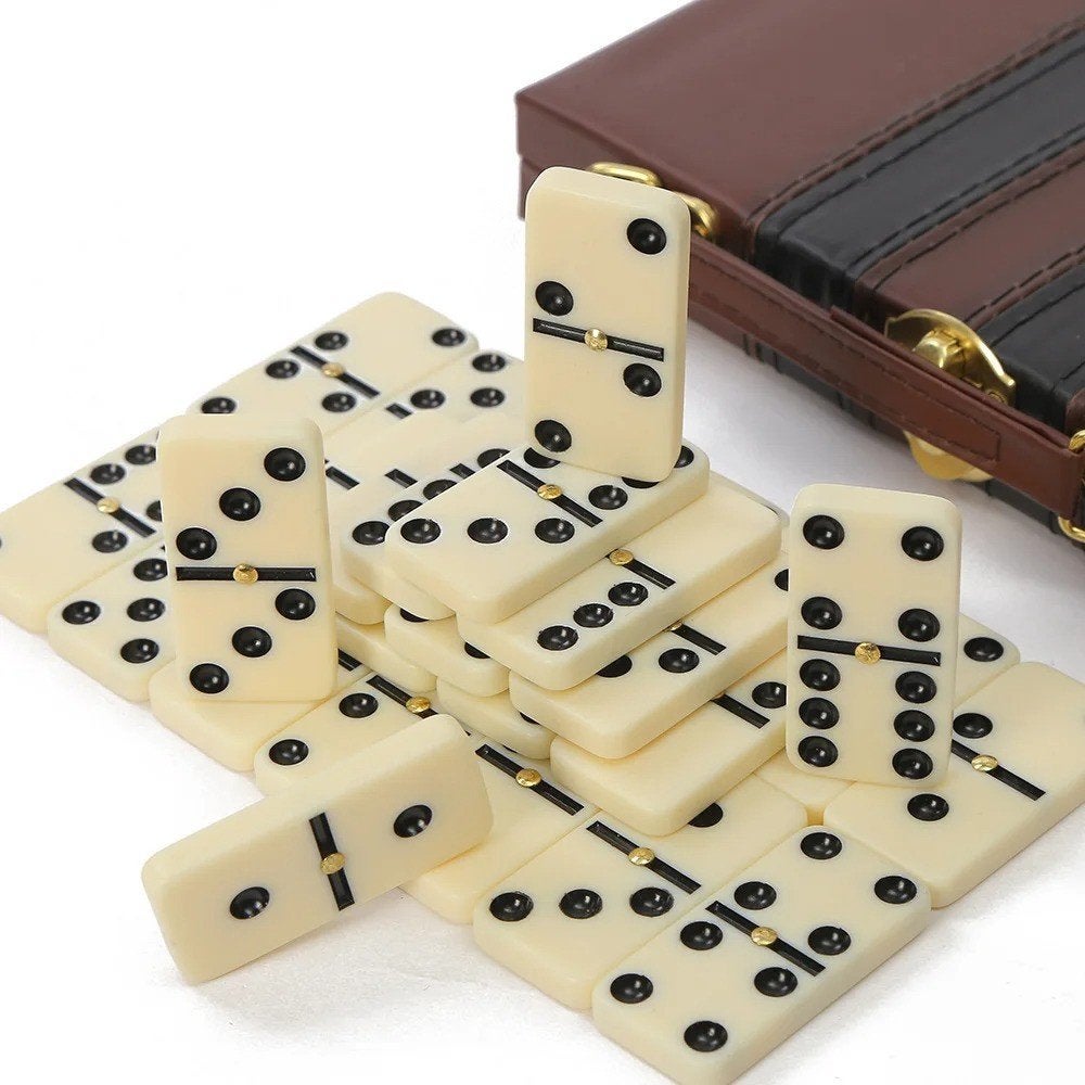 Luxe domino set in prachtige leren doos - Ivoorkleurig, Hobby en Vrije tijd, Gezelschapsspellen | Bordspellen, Vijf spelers of meer