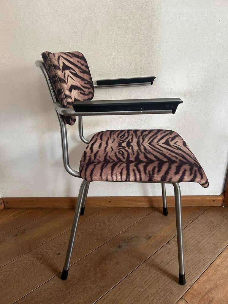 Gispen stoel met tijgerprint bekleding, Huis en Inrichting, Stoelen, Gebruikt, Overige kleuren, Ophalen of Verzenden, Metaal