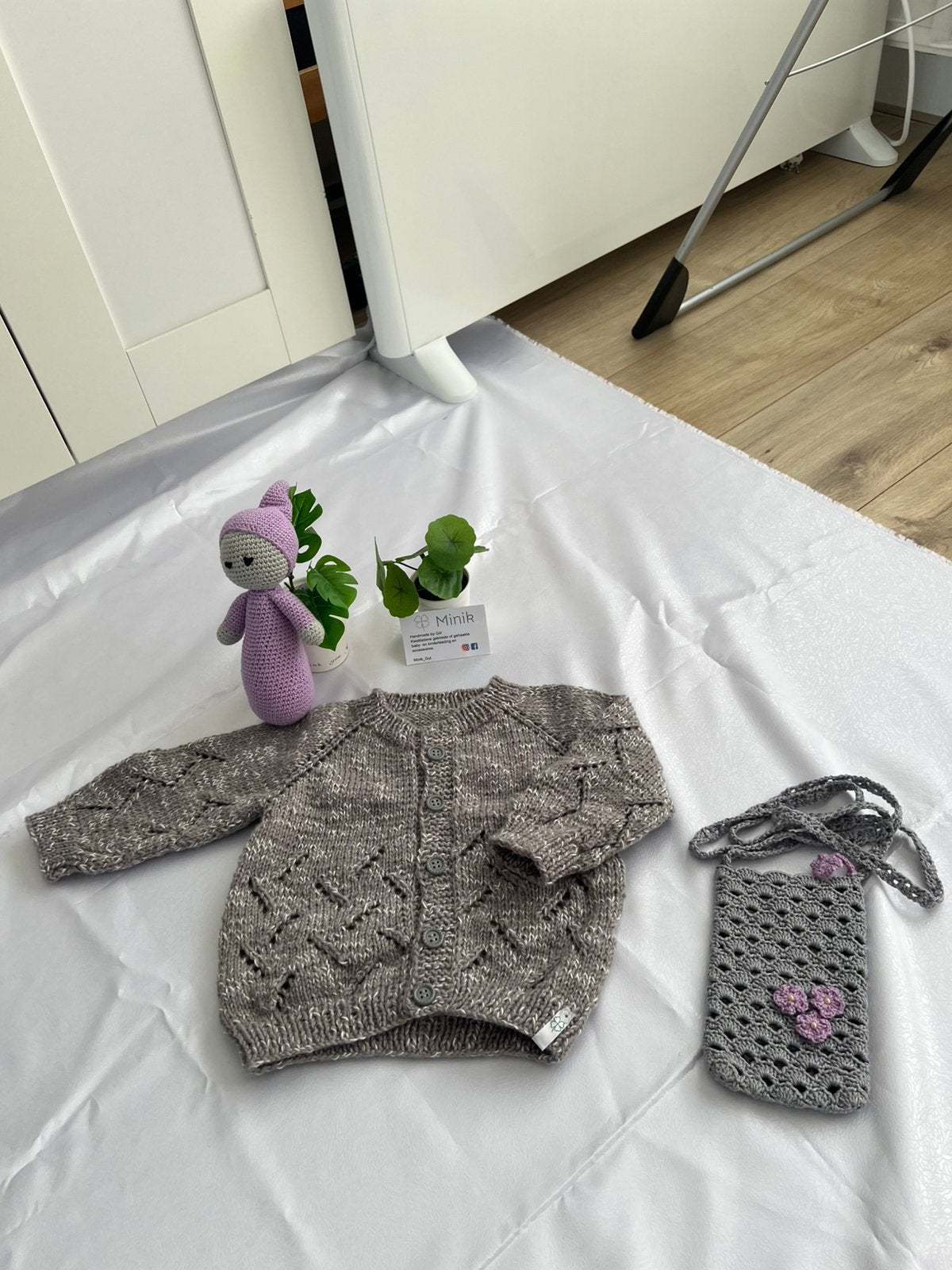 Gebreide Baby vestje maat 62/68 handmade grijs., Ophalen of Verzenden, Nieuw, Jongetje of Meisje, Truitje of Vestje