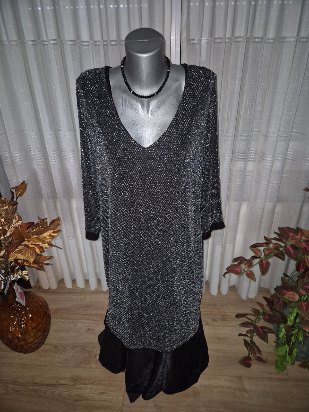 Glitterende merk  Zwarte Jurk met V-hals maat  48, Kleding | Dames, Ophalen of Verzenden