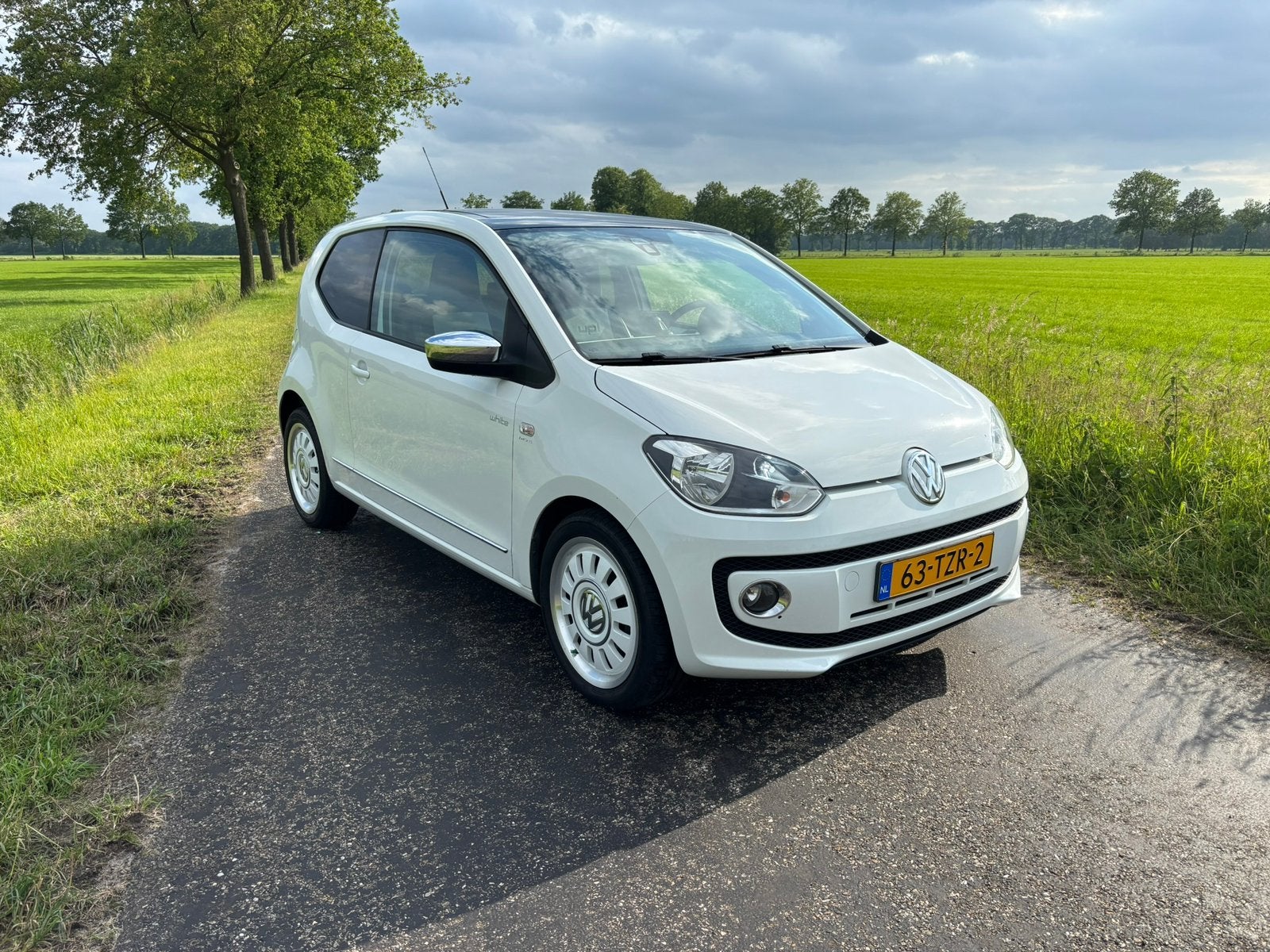 Volkswagen UP ! 1.0 75pk White Edition (2012), Auto's, Volkswagen, Voorwielaandrijving, Euro 5, 840 kg, 4 stoelen