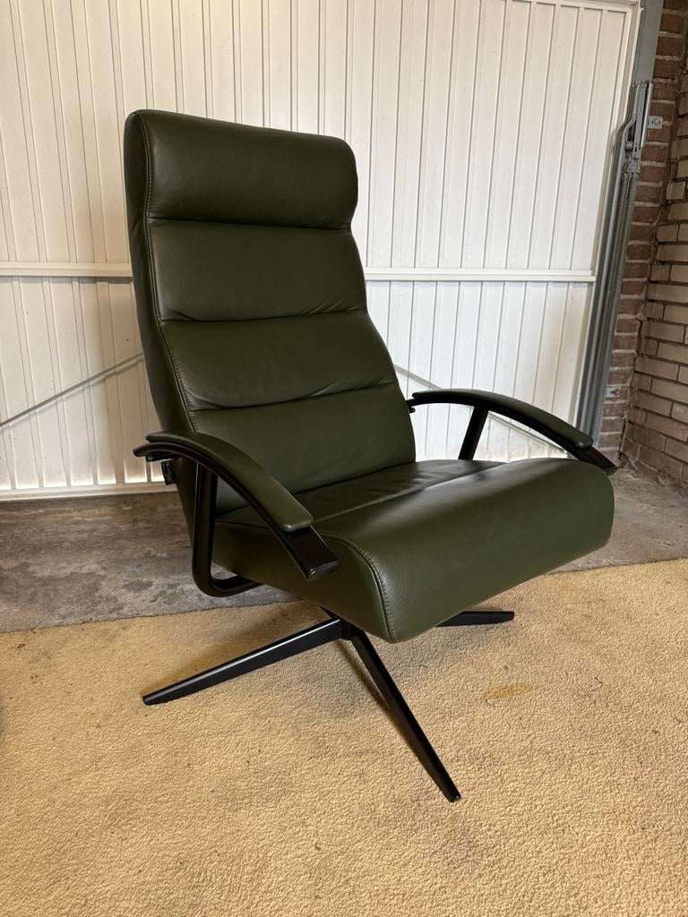 NovaStyl Fauteuil en hocker, Ophalen, Zo goed als nieuw, 50 tot 75 cm, Leer