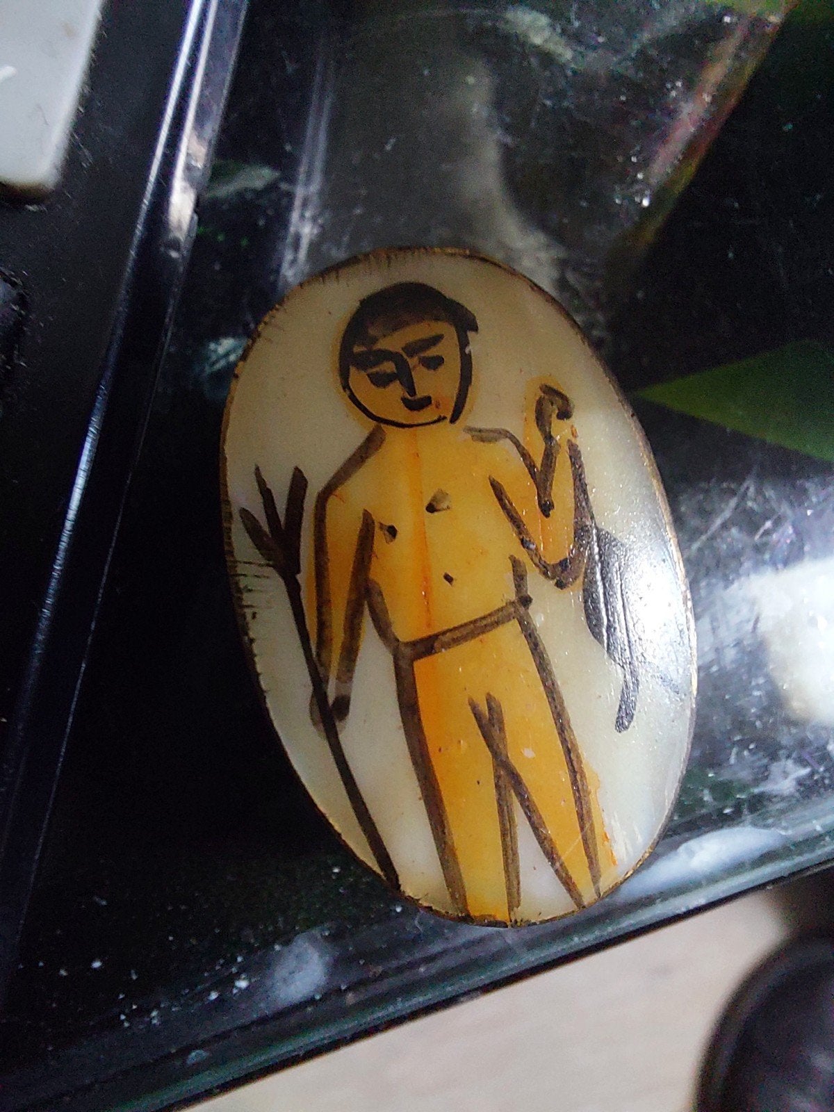 Vintage handgeschilderde broche met mannelijke figuur, Antiek en Kunst, Ophalen of Verzenden