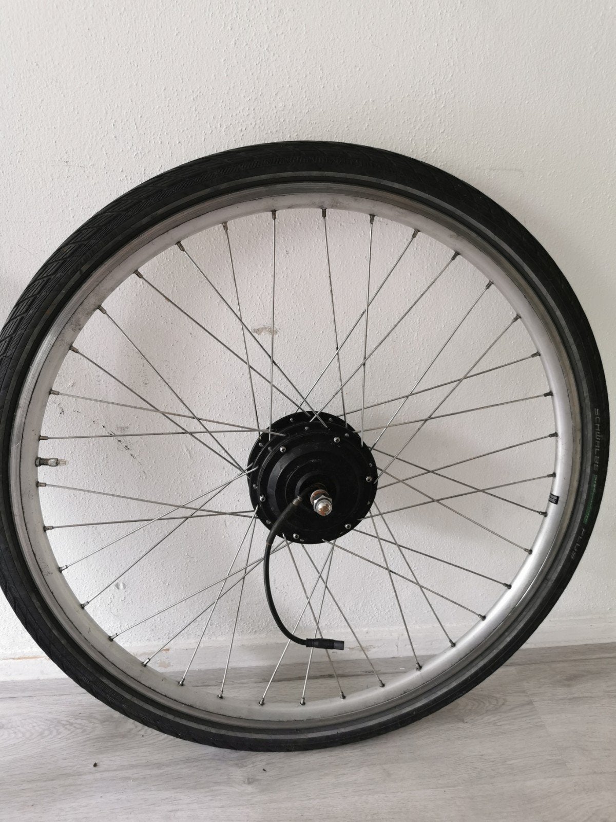QWIC voorwiel met elektrische motor 28 inch – 9-pins stekker, Ophalen of Verzenden, Motor