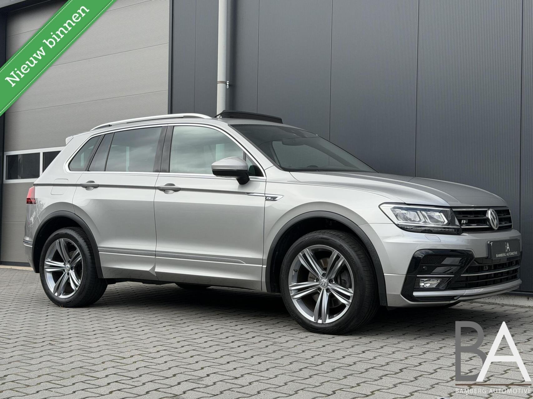 Volkswagen Tiguan 2.0 TSI 4Motion R-line|pano|trekhaak|leder, Auto's, Gebruikt, 4 cilinders, 2500 kg, Leder