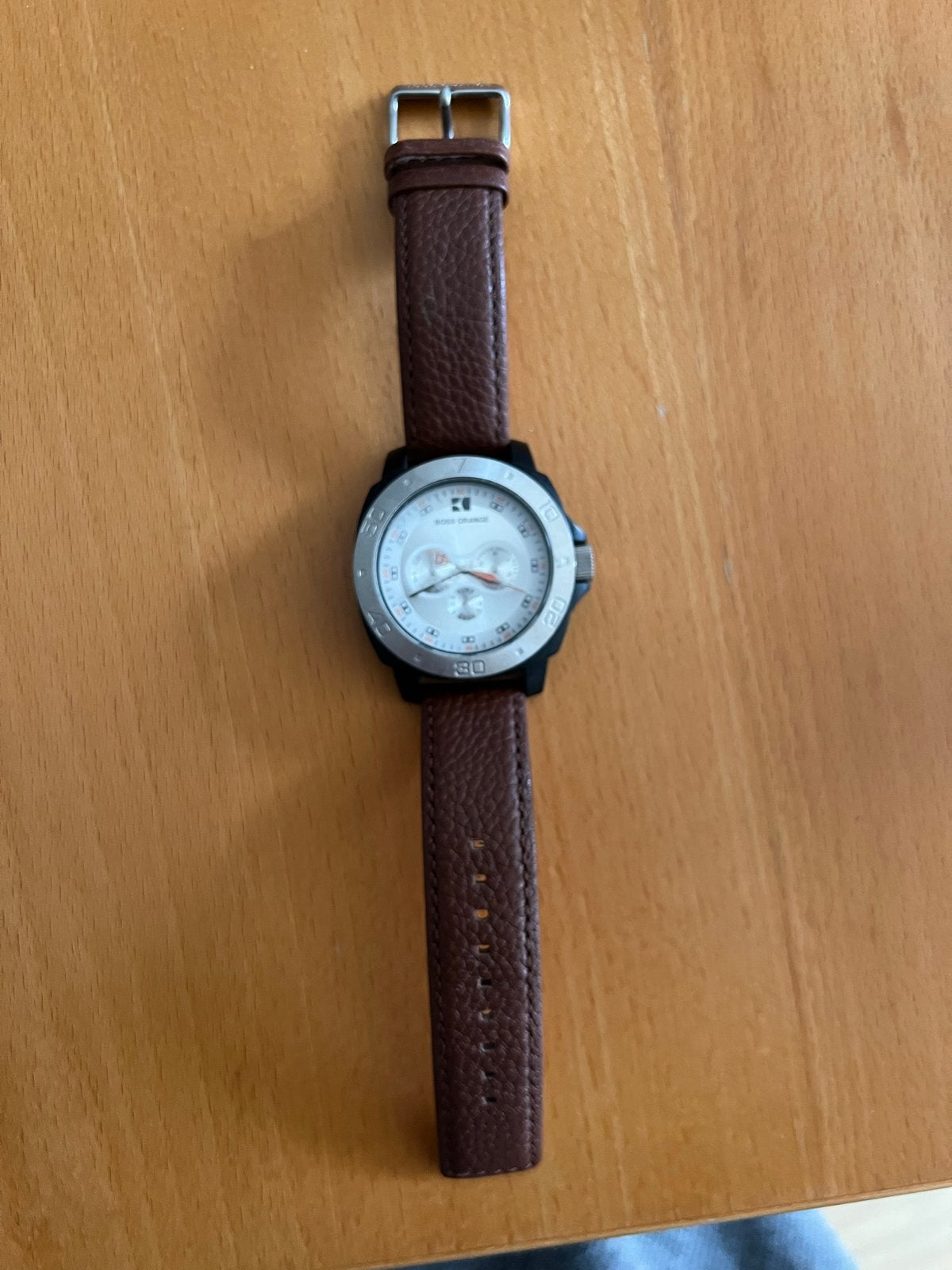 Stijlvol Orange Boss horloge met leren band, Sieraden, Tassen en Uiterlijk, Horloges | Heren, Overige merken, Staal, Polshorloge