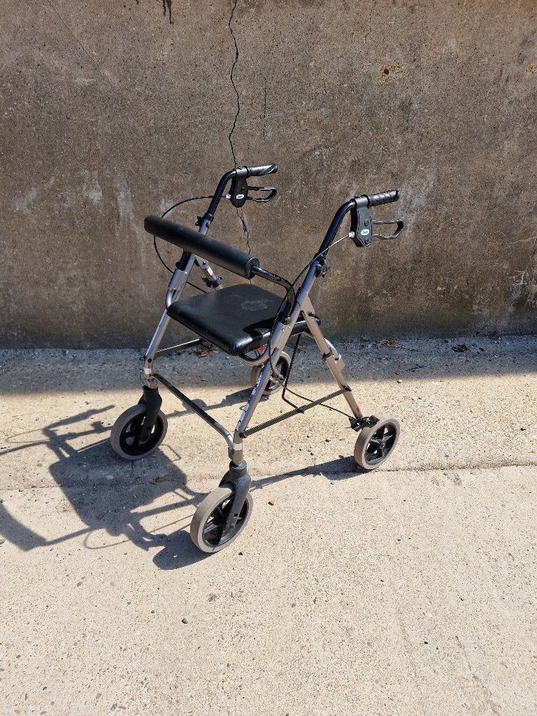 Rollator te koop ( days ), Diversen, Rollators, Ophalen, Opvouwbaar, Gebruikt