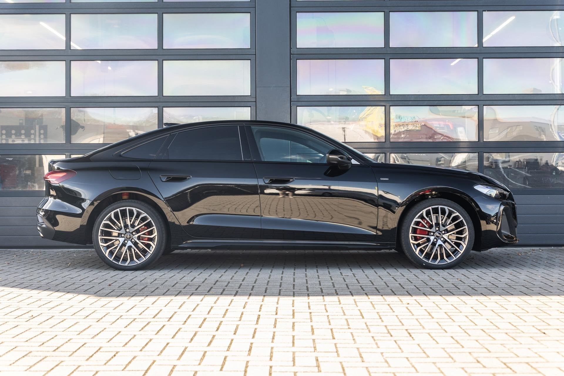 Audi A5 Limousine 2.0 e-hybrid 299pk quattro S Edition | 20", Auto's, Audi, Automaat, 12 maanden, 4 cilinders, 150 min