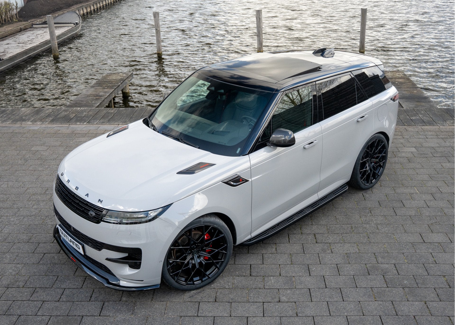 Land Rover Range Rover Sport P550e Autobiography | URBAN Red, Auto's, Dealer onderhouden, Gebruikt, Zwart, 3000 kg