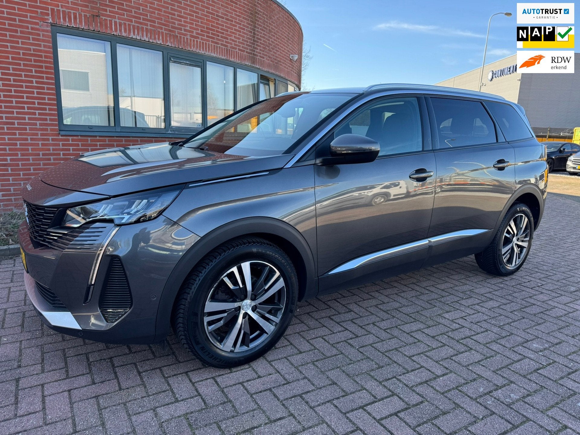 Peugeot 5008 1.2 PureTech Blue Lease Allure 7 Persoons Carpl, Auto's, Voorwielaandrijving, Parkeersensor, Gebruikt, 1199 cc