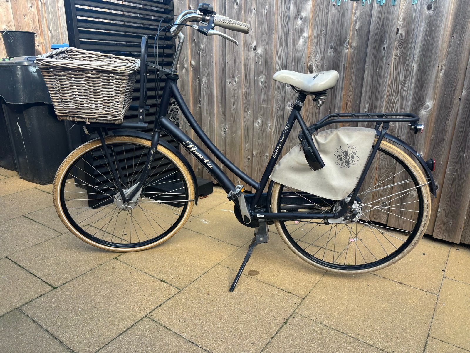 Sparta Country Tour Damesfiets met mand en rek, Ophalen, Terugtraprem, Sparta, Versnellingen