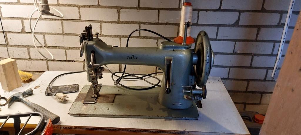 Adler industrienaaimachine., Gebruikt, Naaimachine, Industrieel, Ophalen