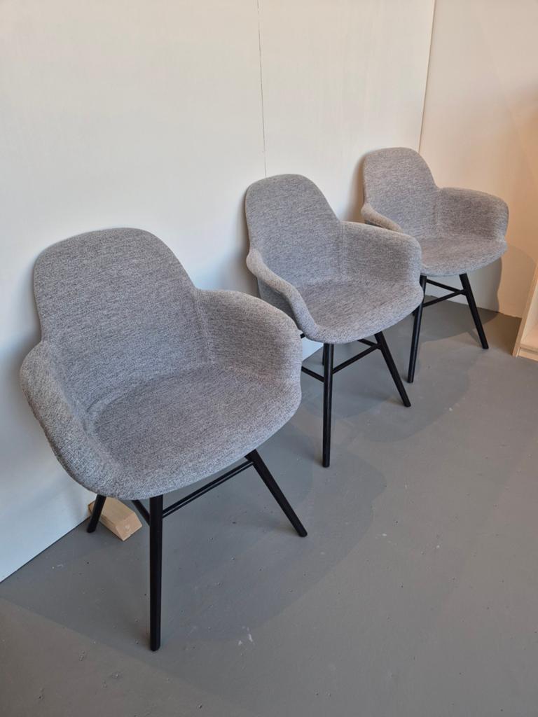 Zuiver Albert Kuipstoel soft met armleuning grijs (3 stuks), Huis en Inrichting, Stoelen, Ophalen, Drie, Zo goed als nieuw, Stof