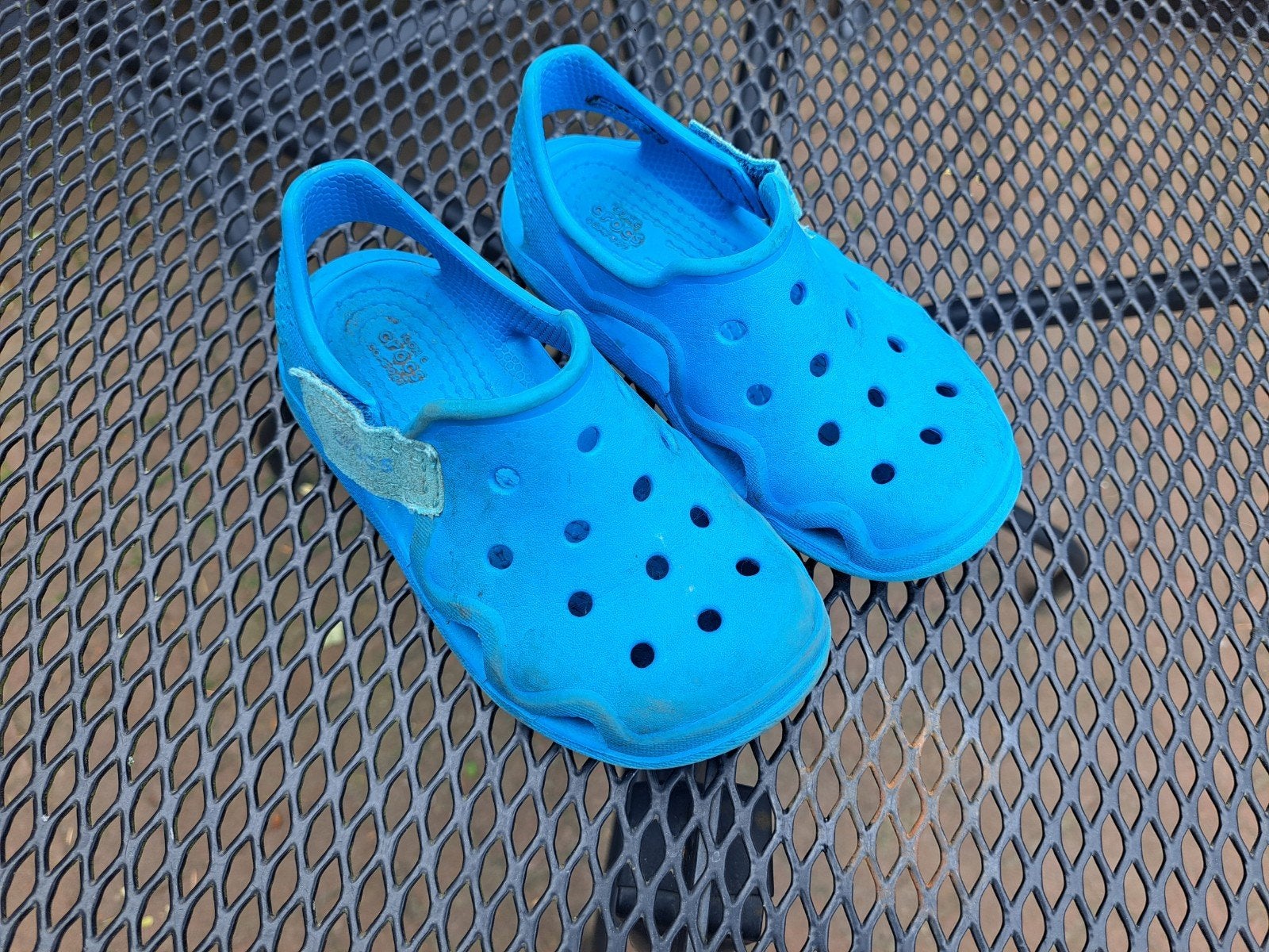 Gratis lichtblauwe Crocs maat 22-23, Ophalen, Gebruikt, Crocs, Jongen of Meisje