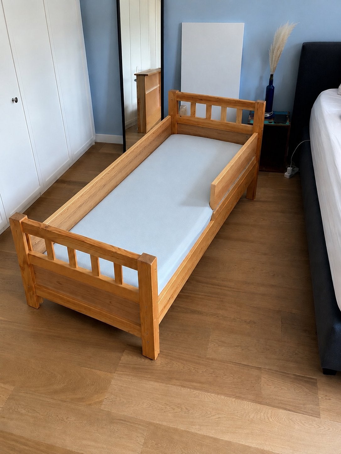 Houten kinderbed met matras - Zeer goede staat, 70 tot 85 cm, Zo goed als nieuw, 160 tot 180 cm, Ophalen