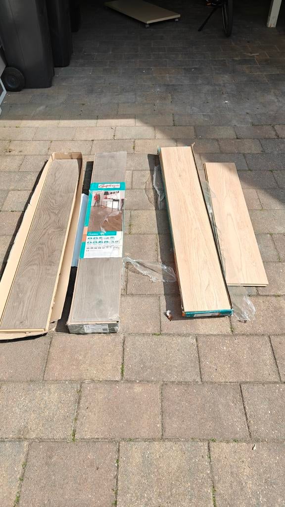 Laminaat vloer: 1 pak licht en 1 pak grijs, Huis en Inrichting, Stoffering | Vloerbedekking, Ophalen, Nieuw, Grijs, Laminaat