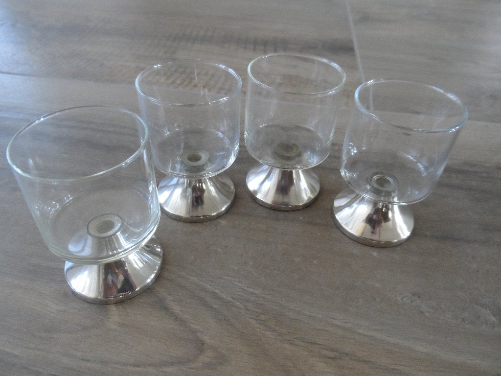 Borrelglazen met zilveren voet 4 stuks., Antiek en Kunst, Ophalen of Verzenden, Zilver