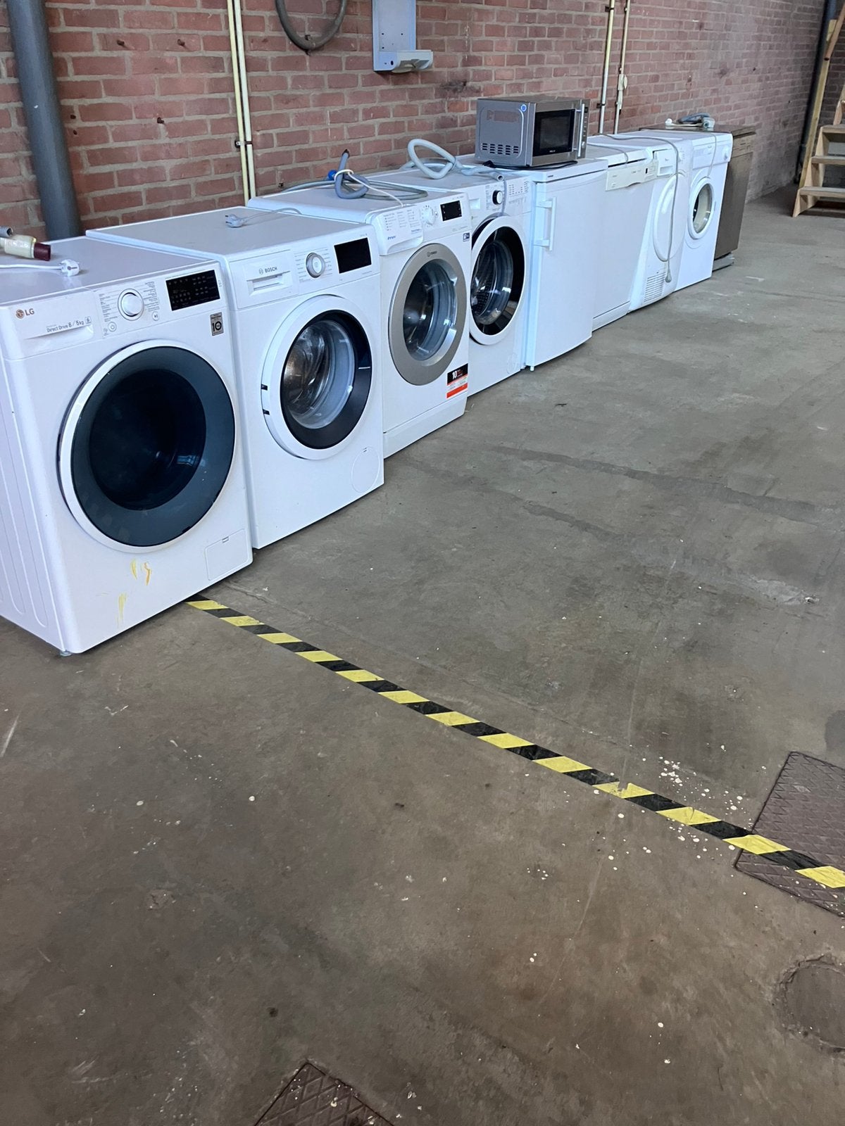 Retouren gebruikt witgoed ongetest, Ophalen, Zonder vriesvak, 200 liter of meer, 60 cm of meer