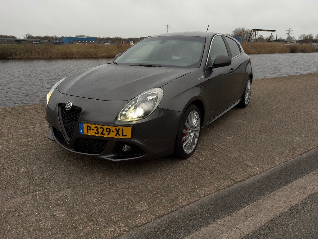 Alfa Romeo Giulietta 2.0 JTDm super veloce - automaat - 2015, 4 cilinders, Alcantara, Diesel, Particulier