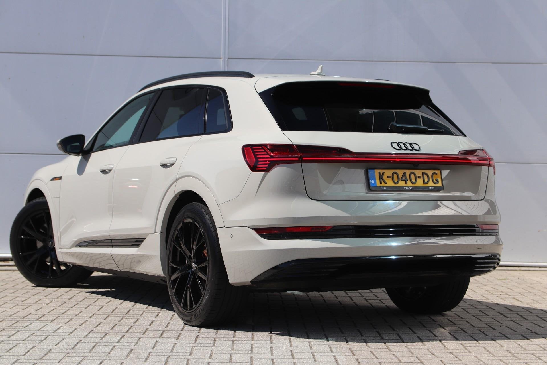 Audi e-tron 55 408pk quattro Business edition 95 kWh | Achte, Automaat, 131 €/maand, Stof, Zwart