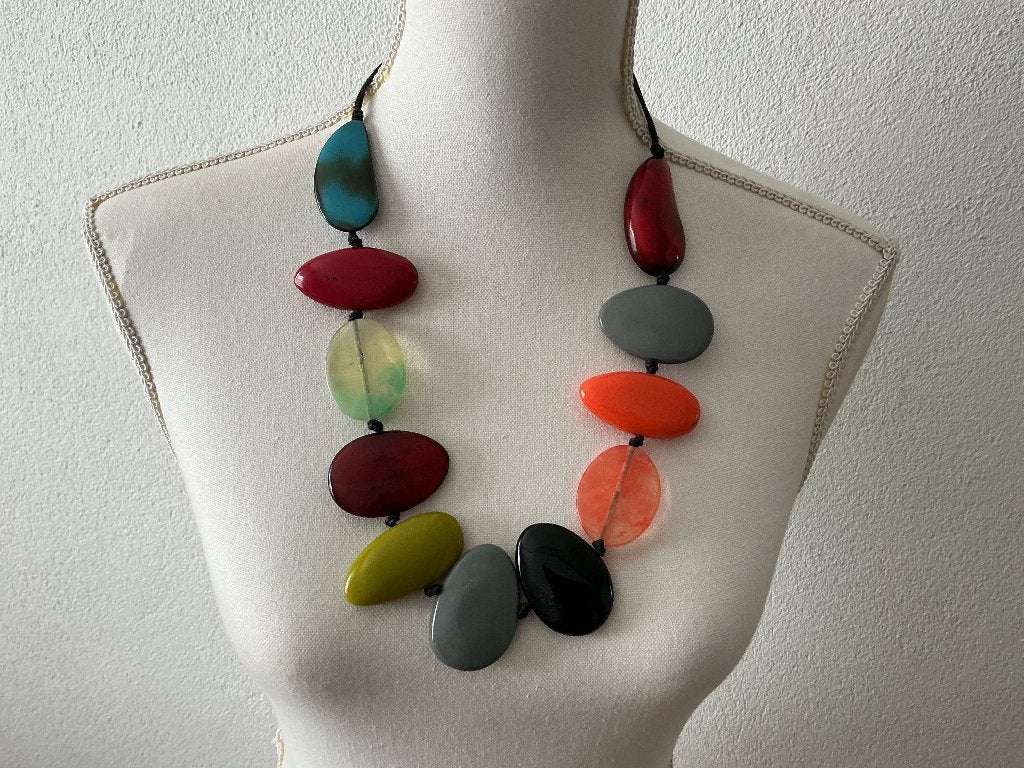 Manouk ketting, Ophalen of Verzenden, Zo goed als nieuw, Overige kleuren, Kunststof
