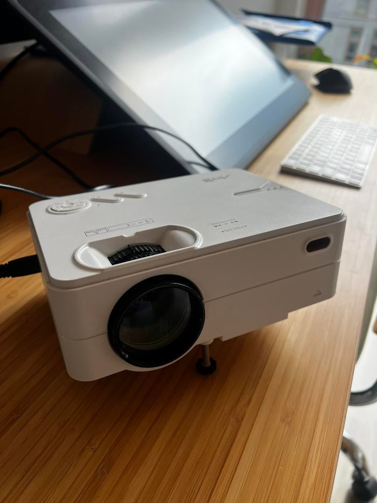 Beamer/ Projector Artii, Audio, Tv en Foto, Beamers, Ophalen of Verzenden, Zo goed als nieuw, LED