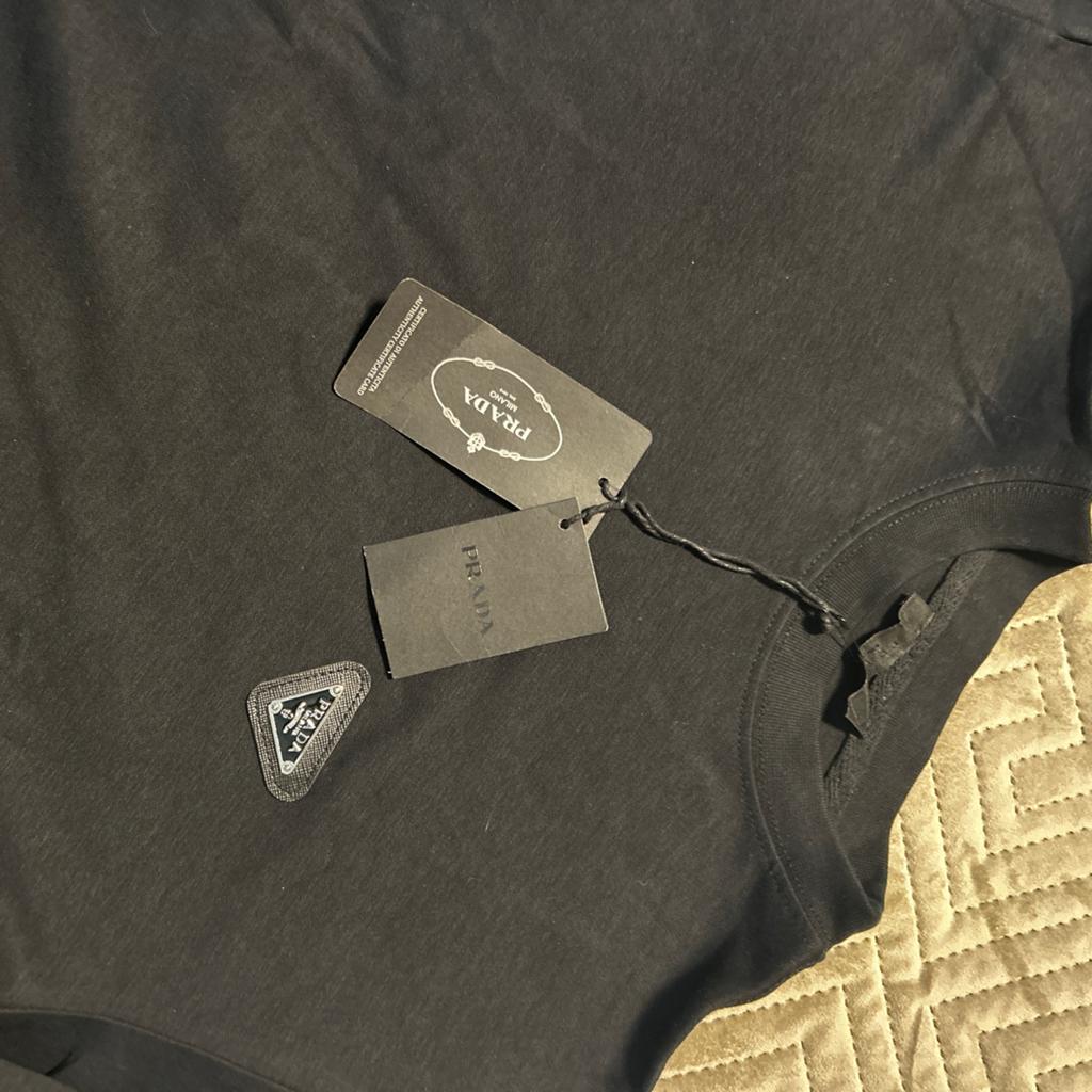 Prada T-shirt met lange mouwen - Maat S, Kleding | Heren, Overige Herenkleding, Ophalen of Verzenden, Nieuw