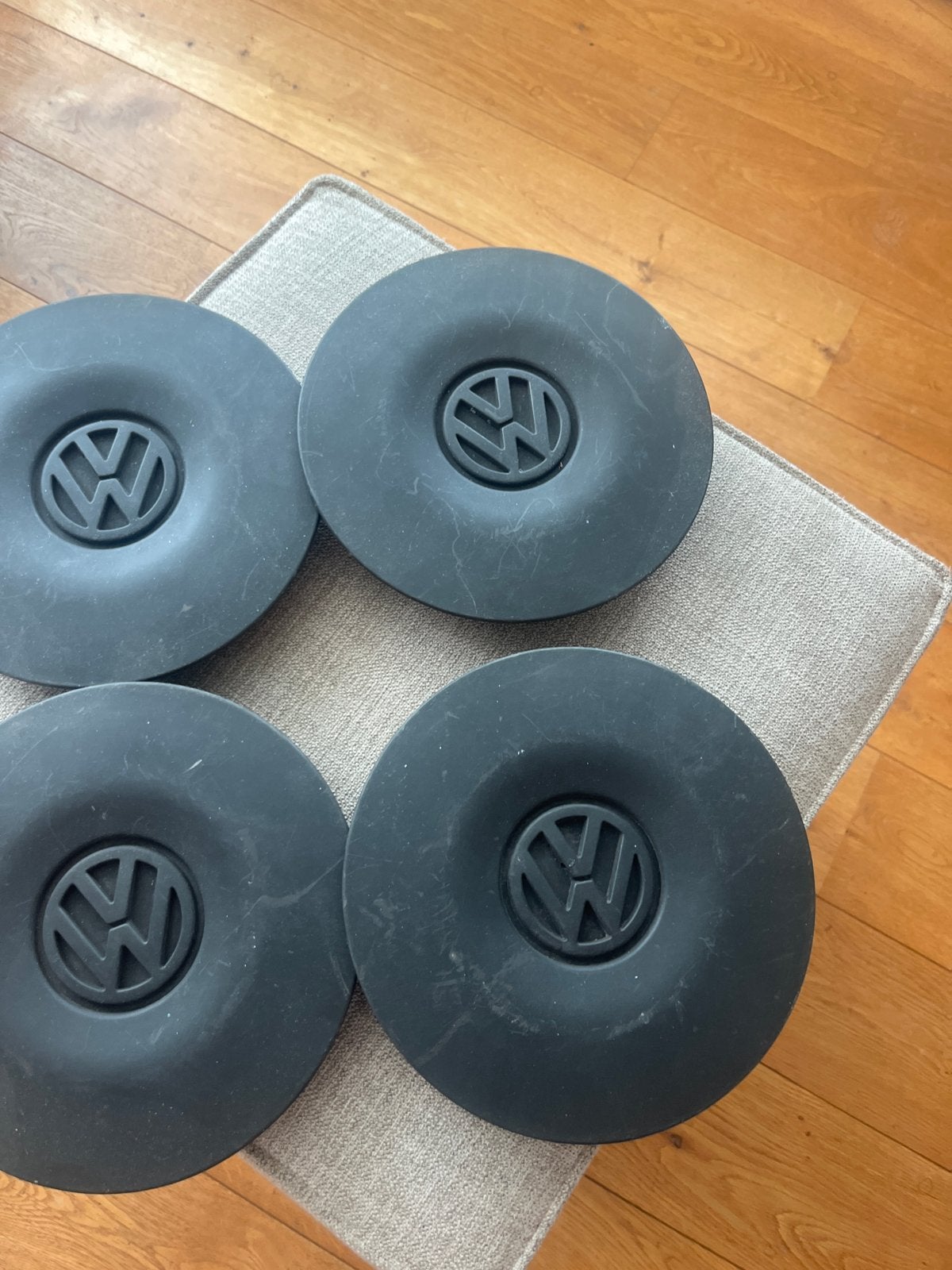 Set van 4 originele VW wieldoppen (7D0.601.151), Auto diversen, Ophalen of Verzenden, Gebruikt