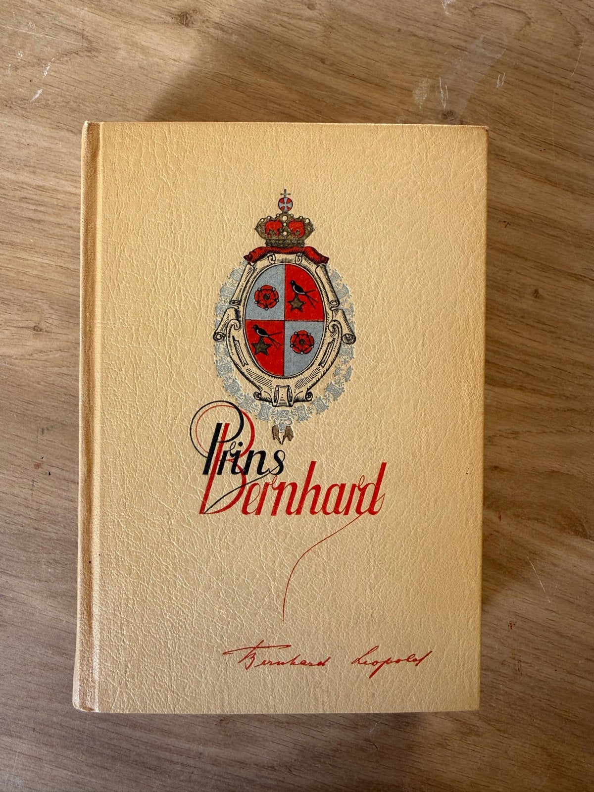 Prins Bernhard - Biografie met foto's, Ophalen of Verzenden, Gelezen, Overige