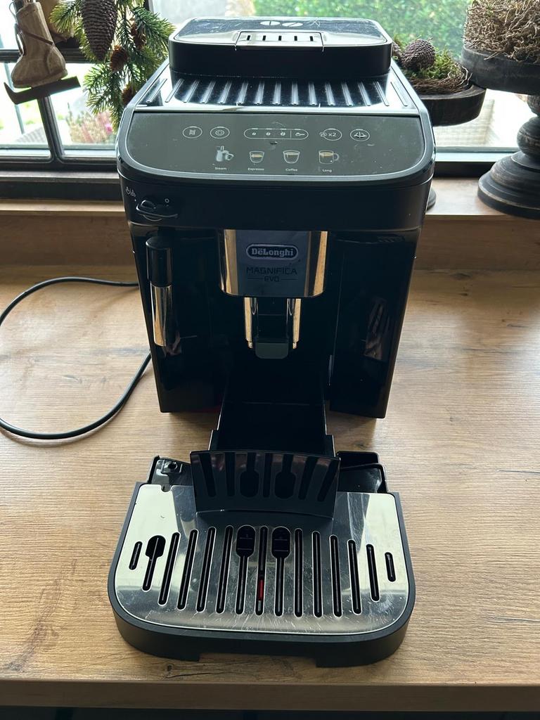 DeLonghi Magnifica EVO Koffieautomaat, Ophalen of Verzenden, Zo goed als nieuw, Koffiebonen, Afneembaar waterreservoir