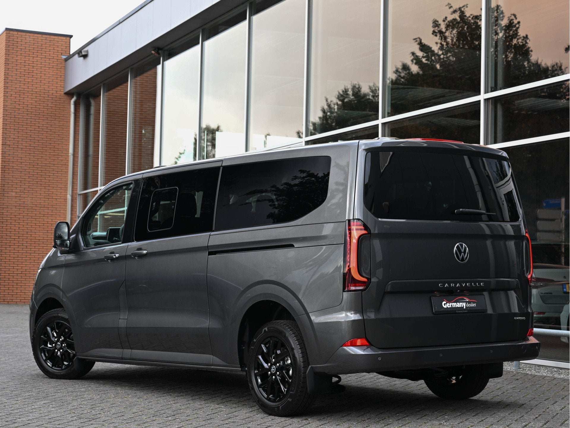 Volkswagen Transporter 2.5 L2H1 234pk eHybrid Style 8-pers C, Auto's, Dealer onderhouden, 232 pk, Leder, Nieuw
