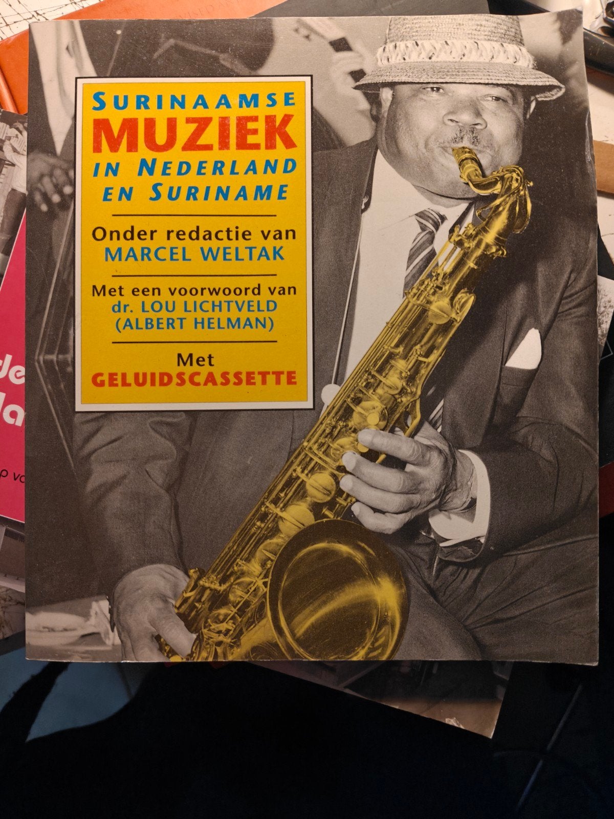 Surinaamse muziek in Nederland en Suriname, Boeken, Ophalen of Verzenden, Gelezen, Genre of Stijl